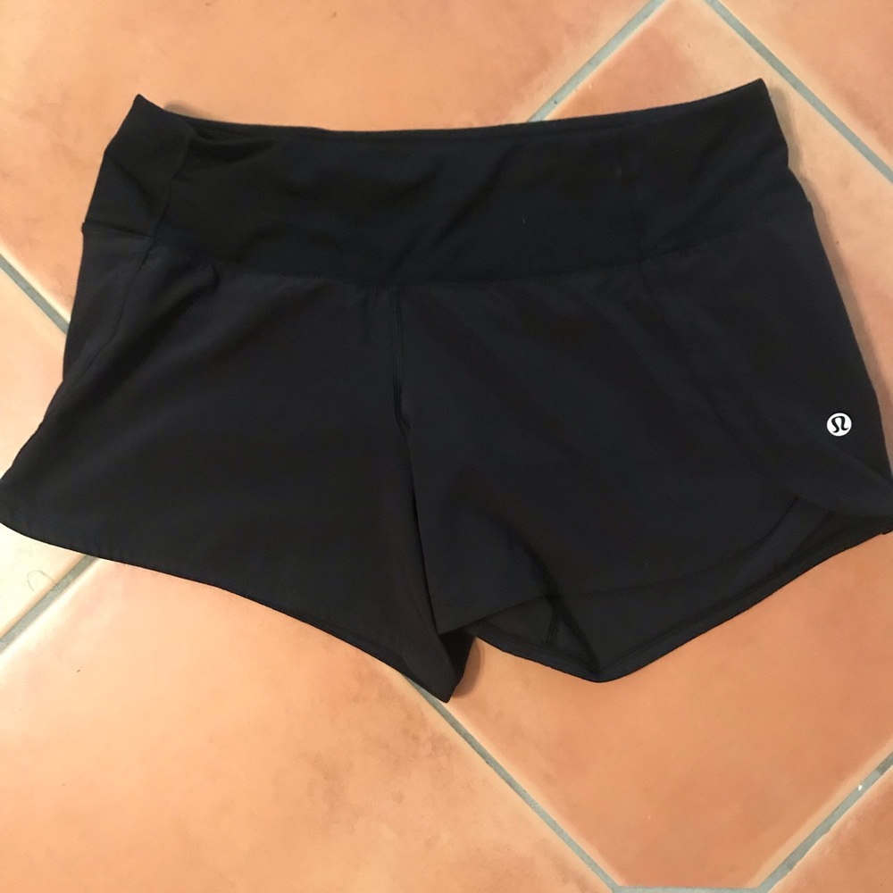 Lululemon size 6 Run Short 2.5in